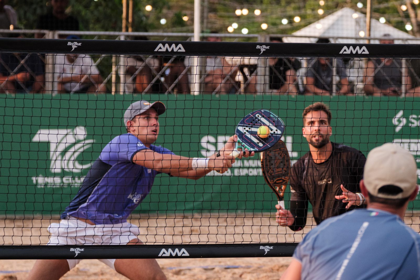 Beach tennis