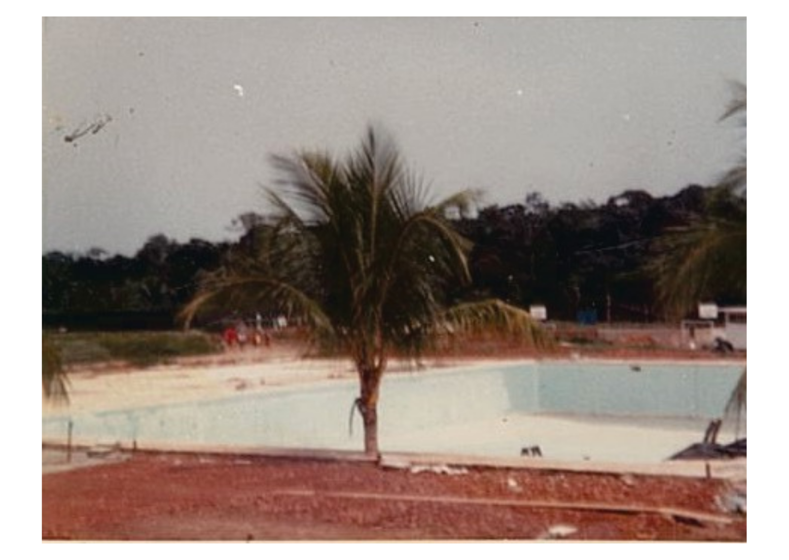 Construção da primeira piscina (Semiolímpica)